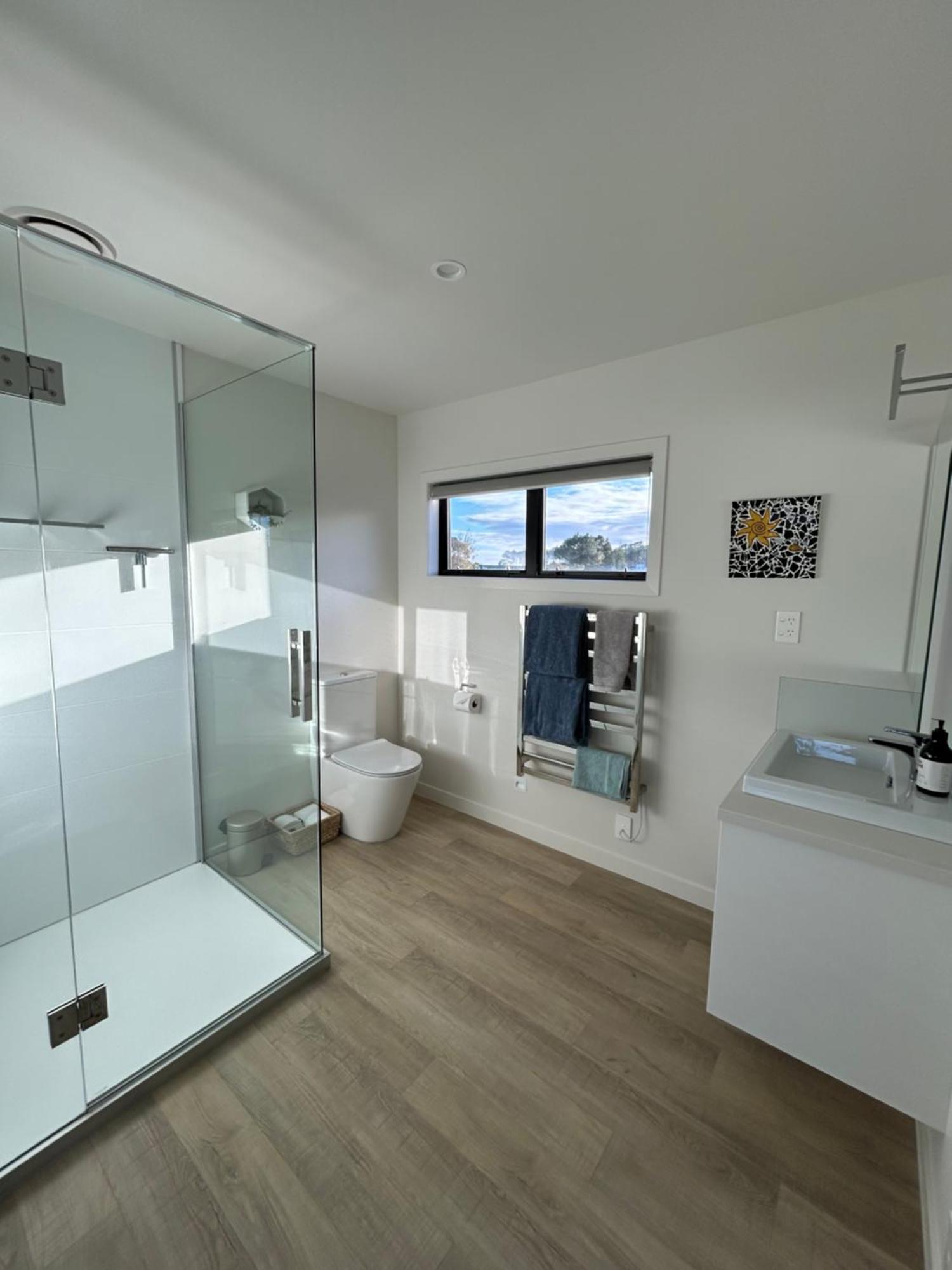 Purangi Waterfront Retreat - 2 Bedroom Cooks Beach 外观 照片